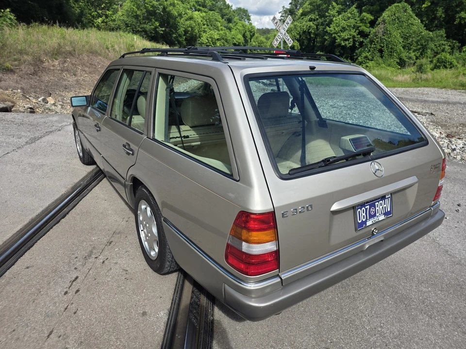1995 Mercedes-Benz W124 E-Class - Image 24 of 31