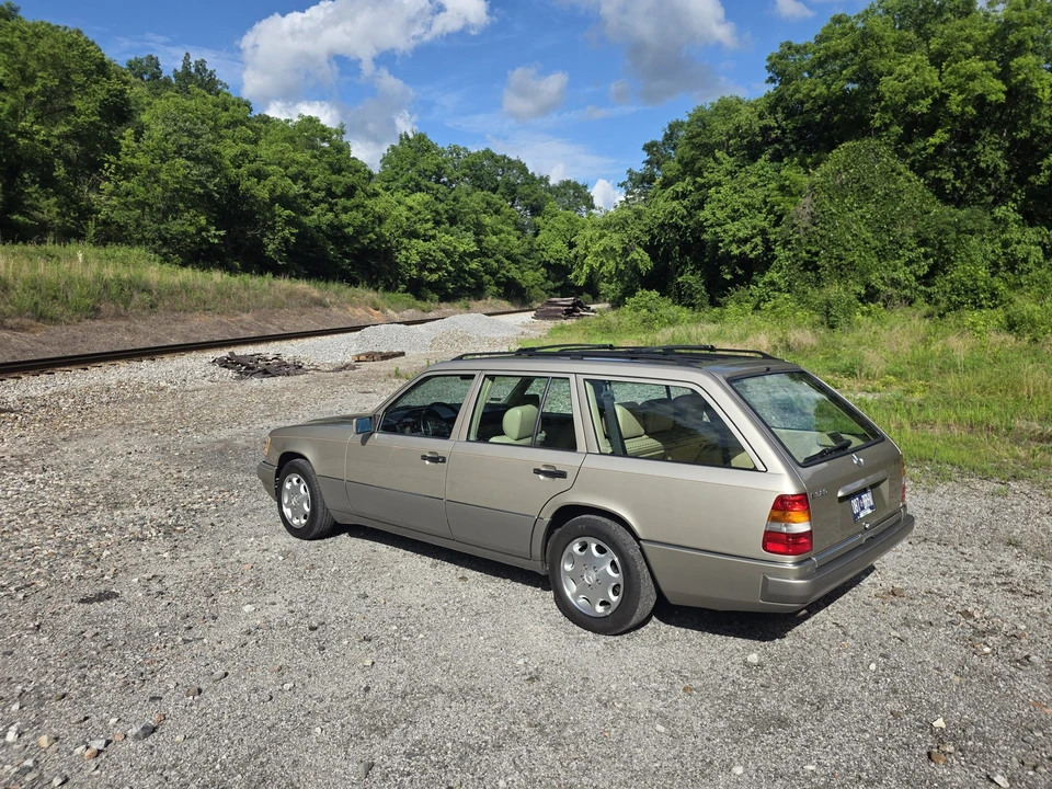 1995 Mercedes-Benz W124 E-Class - Image 23 of 31