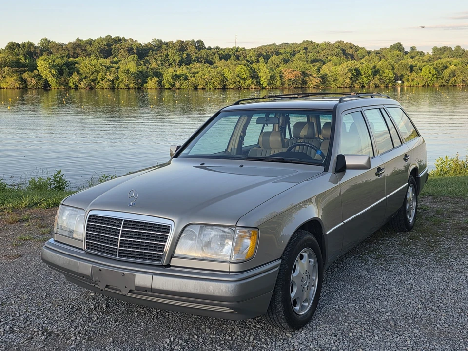 1995 Mercedes-Benz W124 E-Class - Image 2 of 31