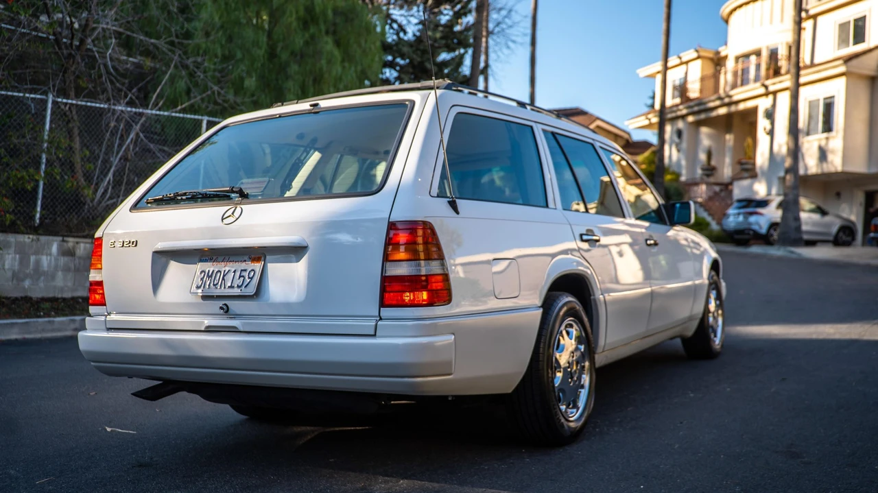 1995 Mercedes-Benz W124 E-Class - Image 18 of 31