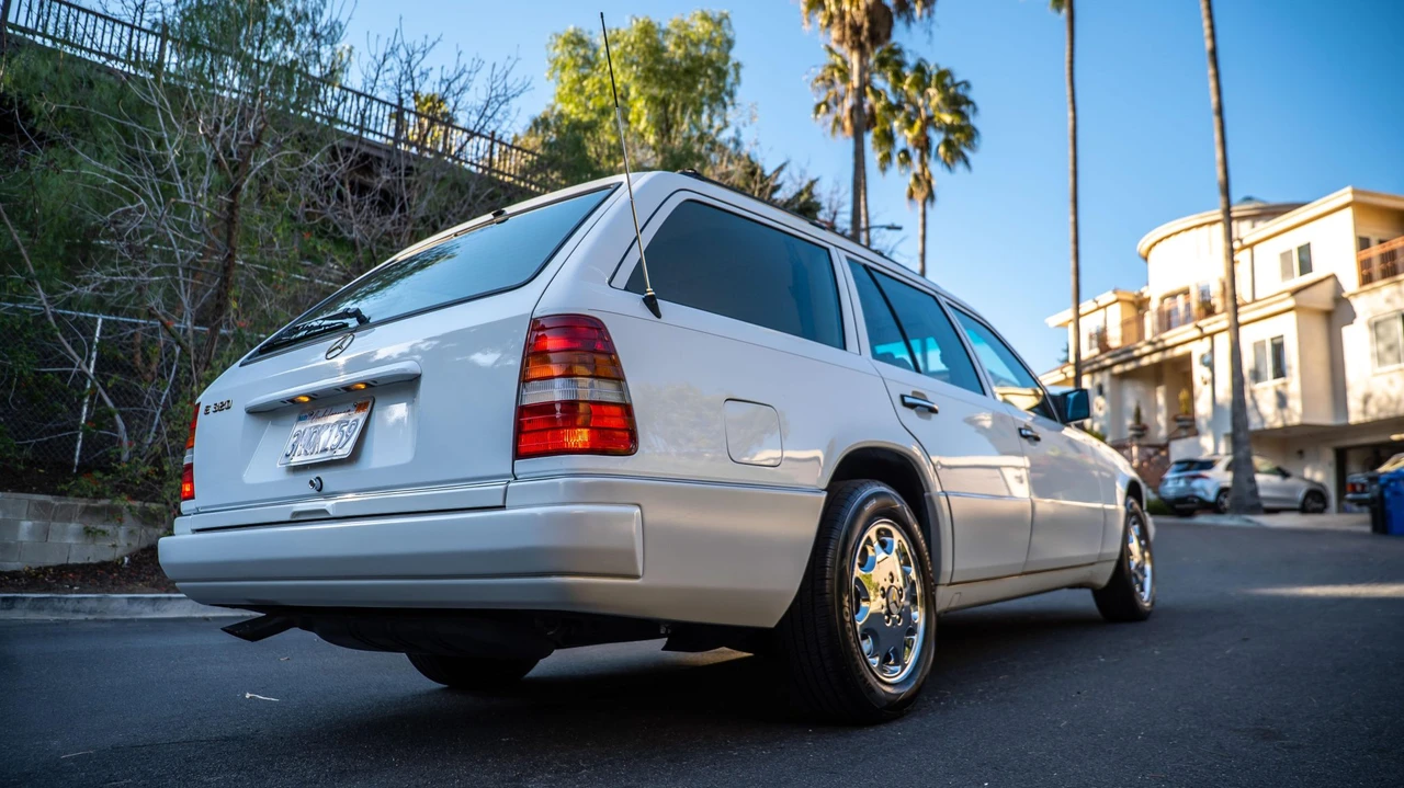 1995 Mercedes-Benz W124 E-Class - Image 17 of 31