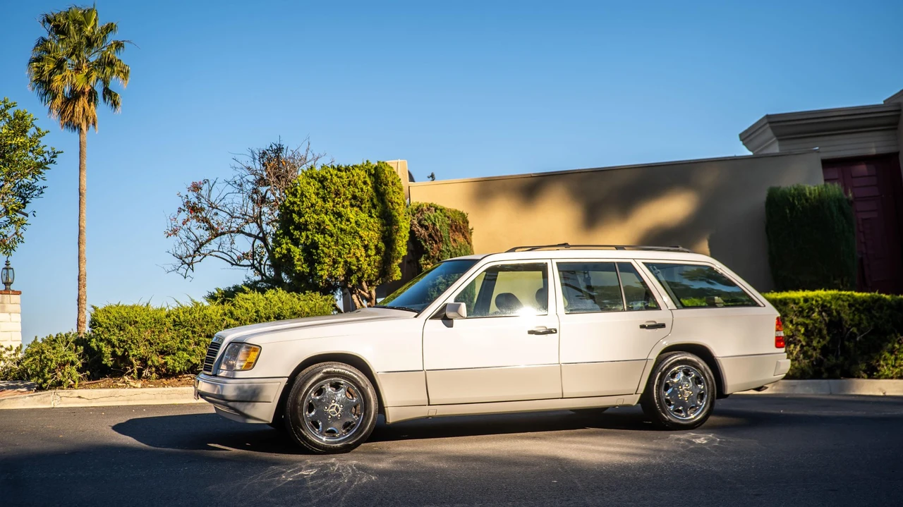 1995 Mercedes-Benz W124 E-Class - Image 2 of 31