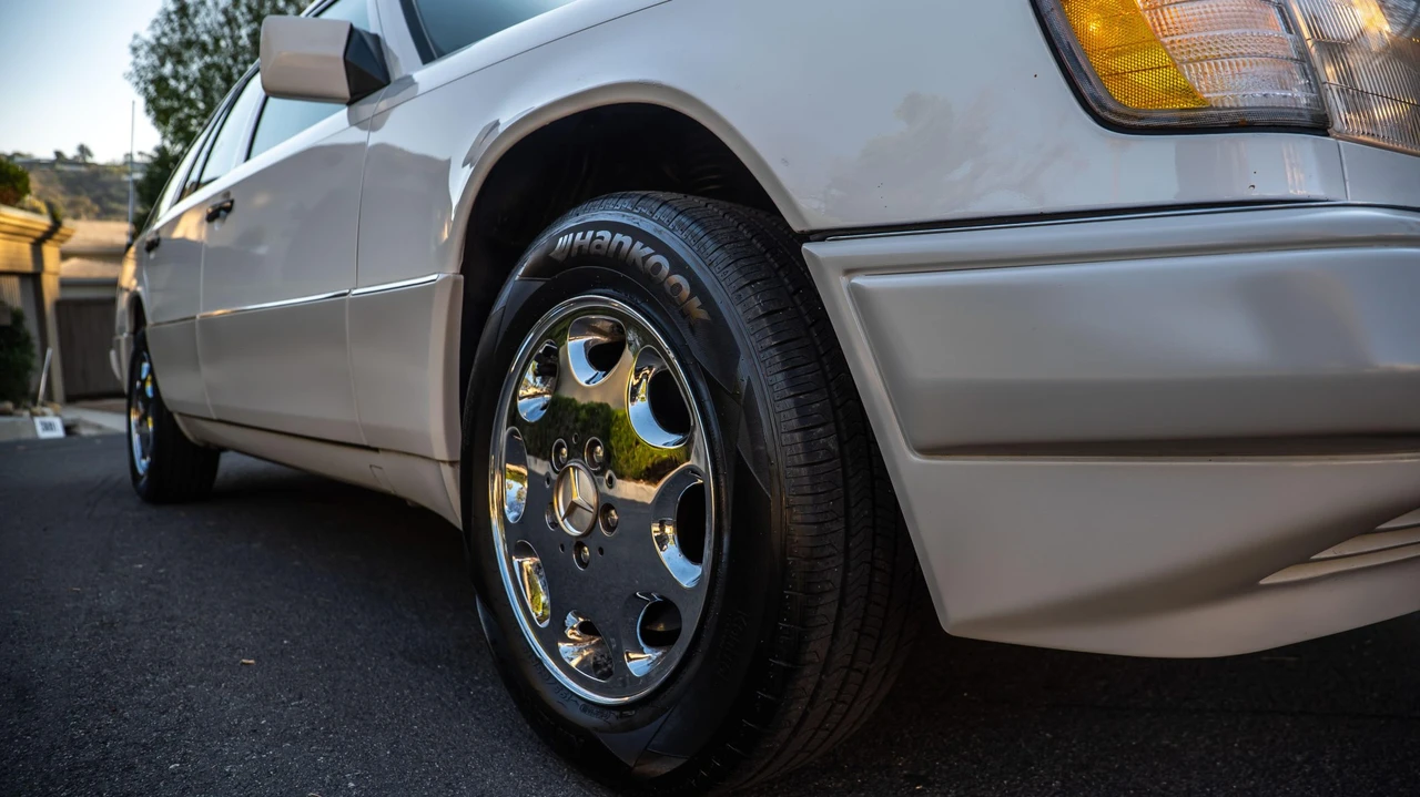 1995 Mercedes-Benz W124 E-Class - Image 31 of 31