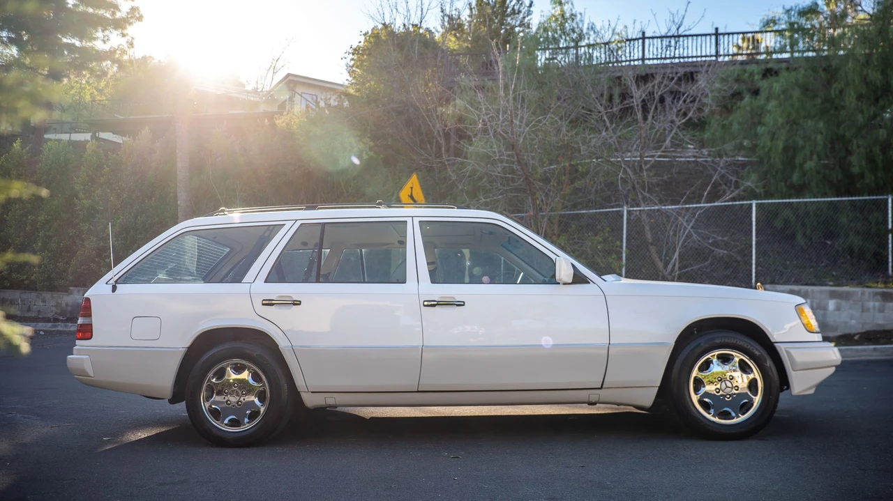 1995 Mercedes-Benz W124 E-Class - Image 15 of 31
