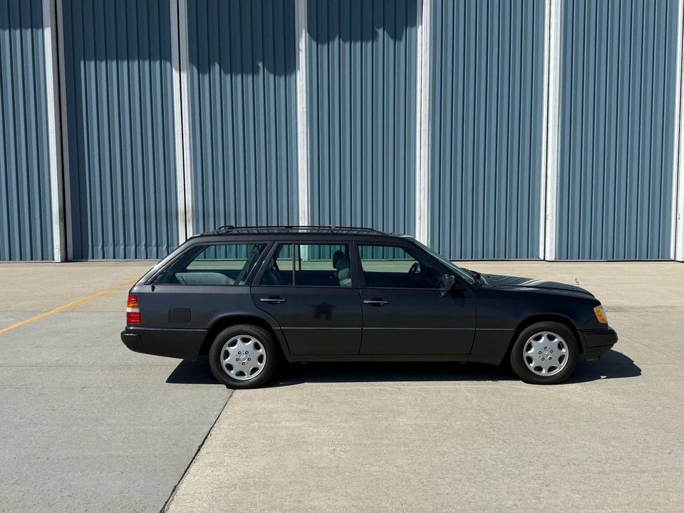 1995 Mercedes-Benz W124 E-Class - Image 25 of 31