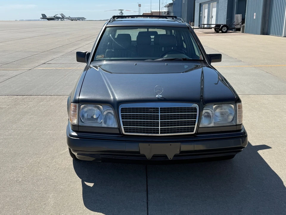 1995 Mercedes-Benz W124 E-Class - Image 13 of 31