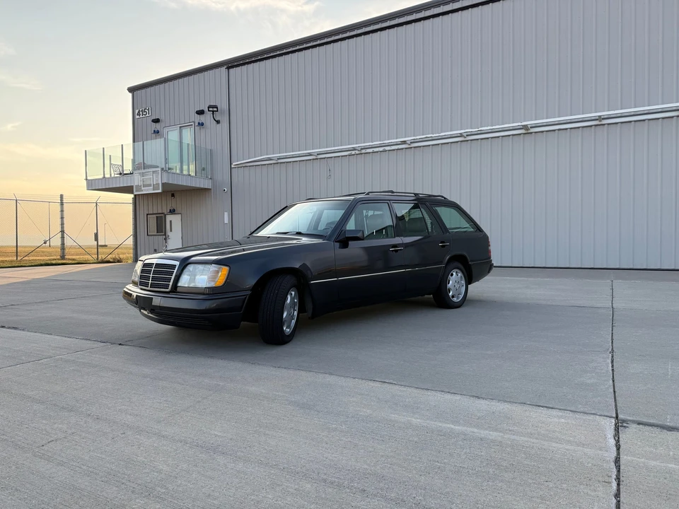 1995 Mercedes-Benz W124 E-Class - Image 3 of 31