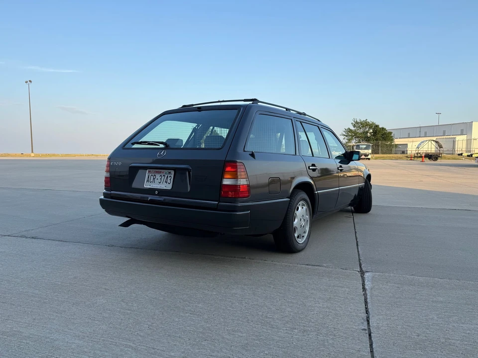 1995 Mercedes-Benz W124 E-Class - Image 28 of 31