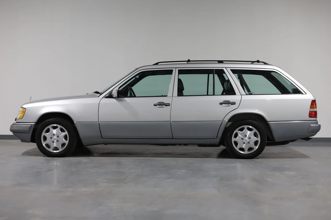 1995 Mercedes-Benz W124 E-Class - Image 2 of 31