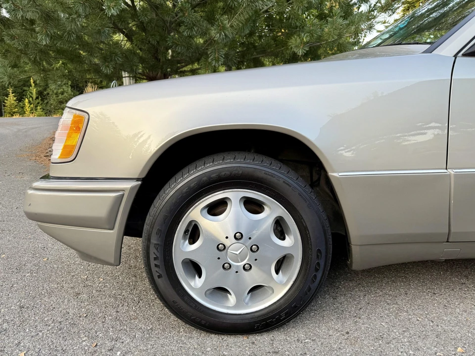 1995 Mercedes-Benz W124 E-Class - Image 27 of 31