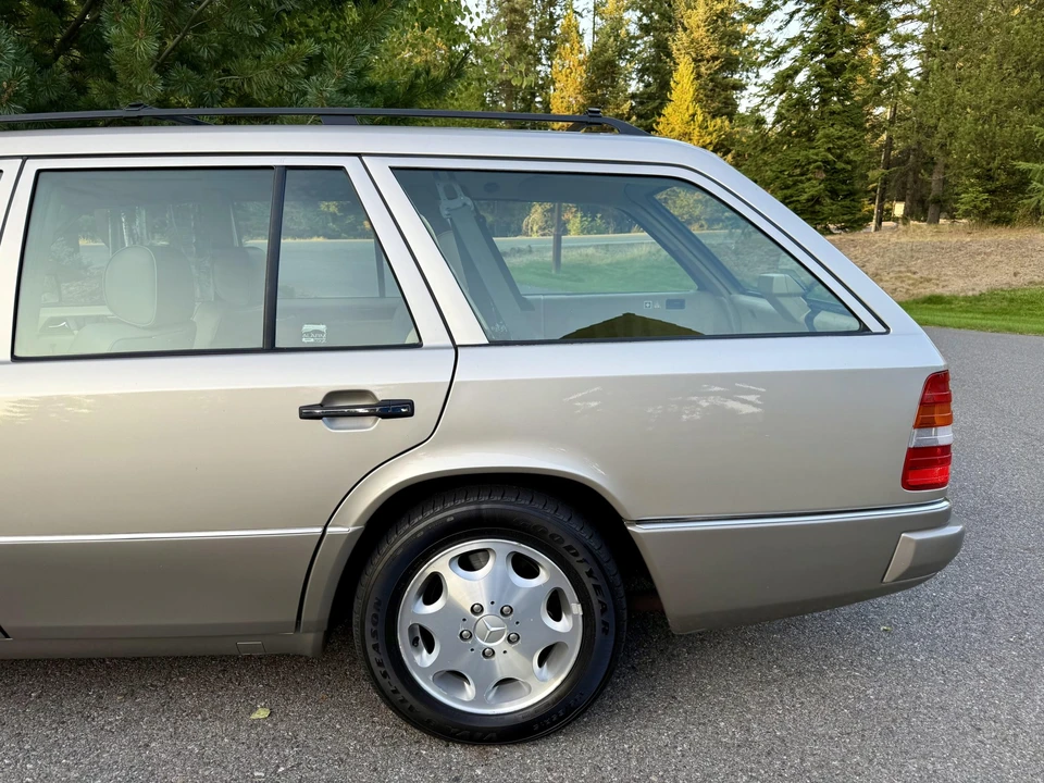 1995 Mercedes-Benz W124 E-Class - Image 29 of 31