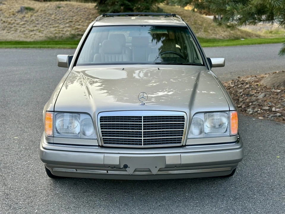 1995 Mercedes-Benz W124 E-Class - Image 2 of 31
