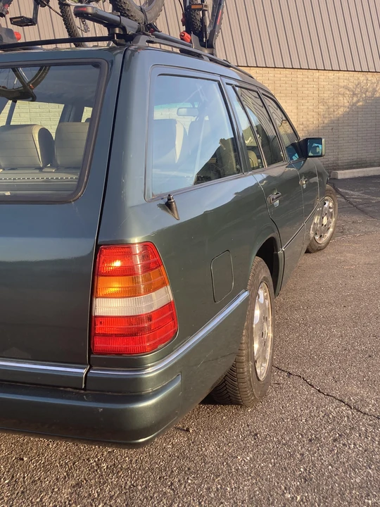 1995 Mercedes-Benz W124 E-Class - Image 29 of 31