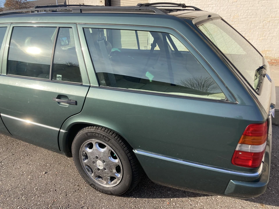 1995 Mercedes-Benz W124 E-Class - Image 23 of 31