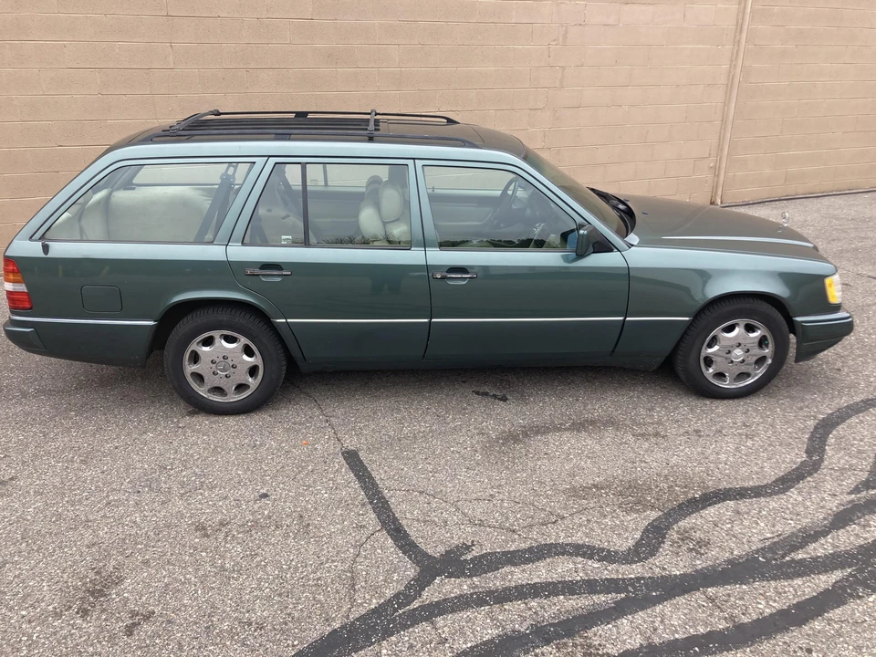 1995 Mercedes-Benz W124 E-Class - Image 13 of 31