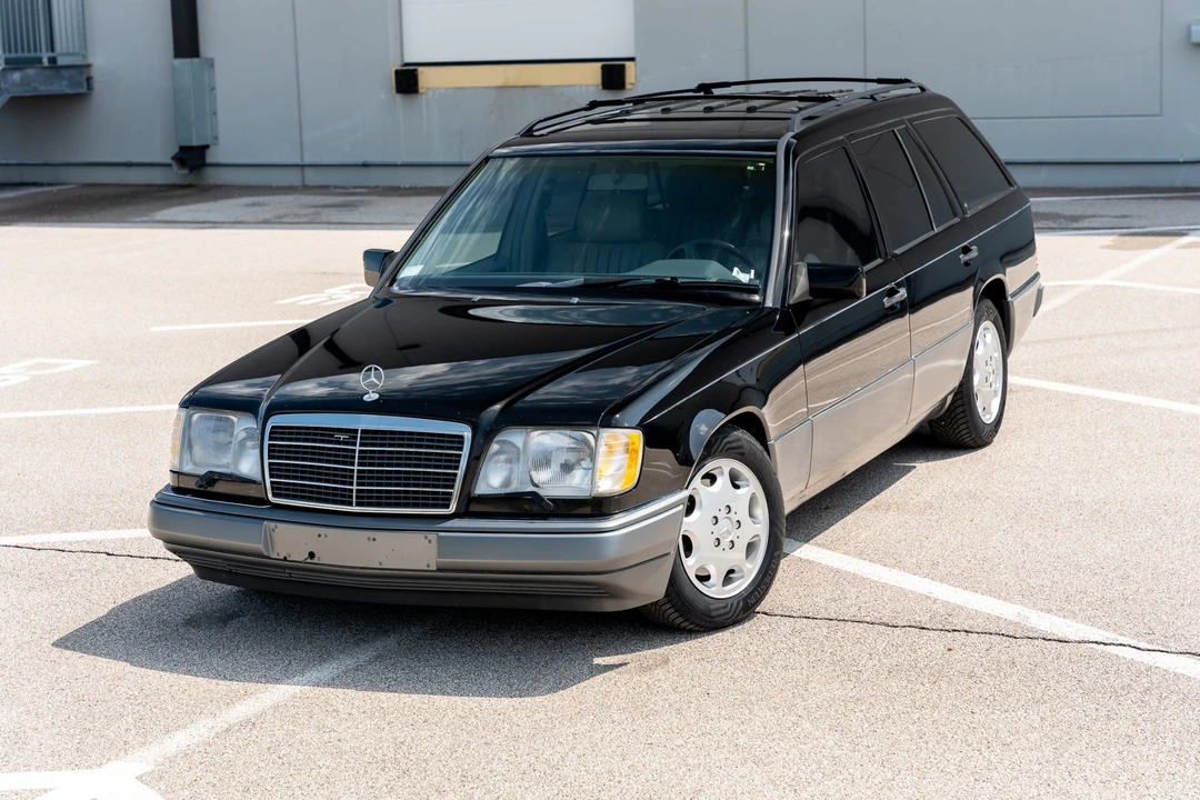 1995 Mercedes-Benz W124 E-Class - Image 2 of 31