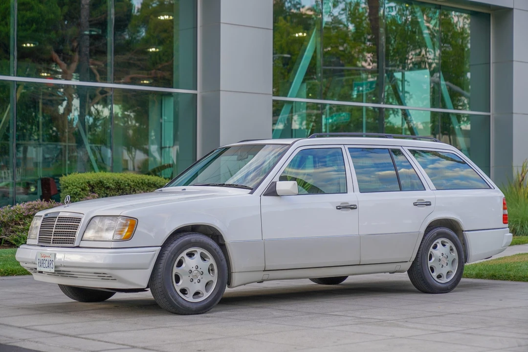 1995 Mercedes-Benz W124 E-Class - Image 2 of 31