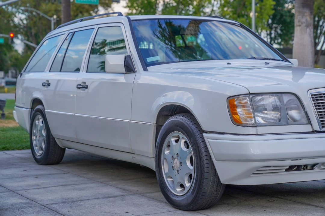 1995 Mercedes-Benz W124 E-Class - Image 18 of 31