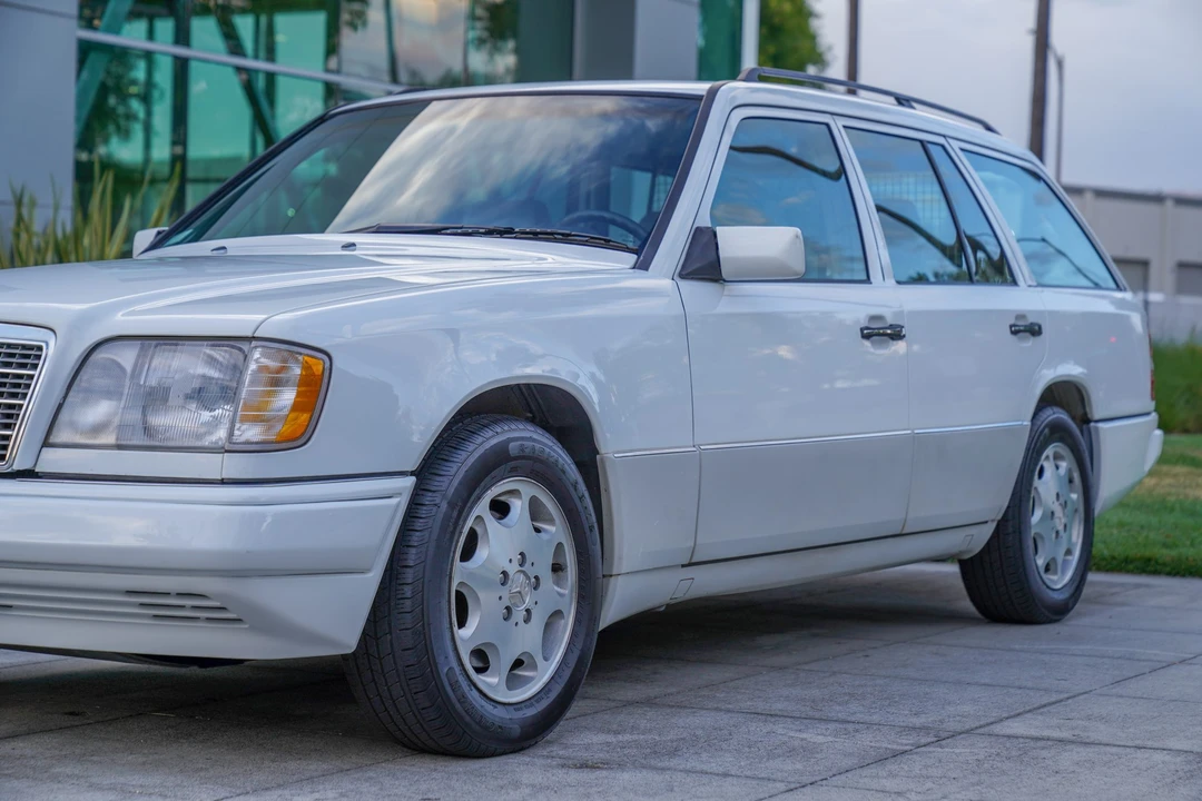 1995 Mercedes-Benz W124 E-Class - Image 12 of 31