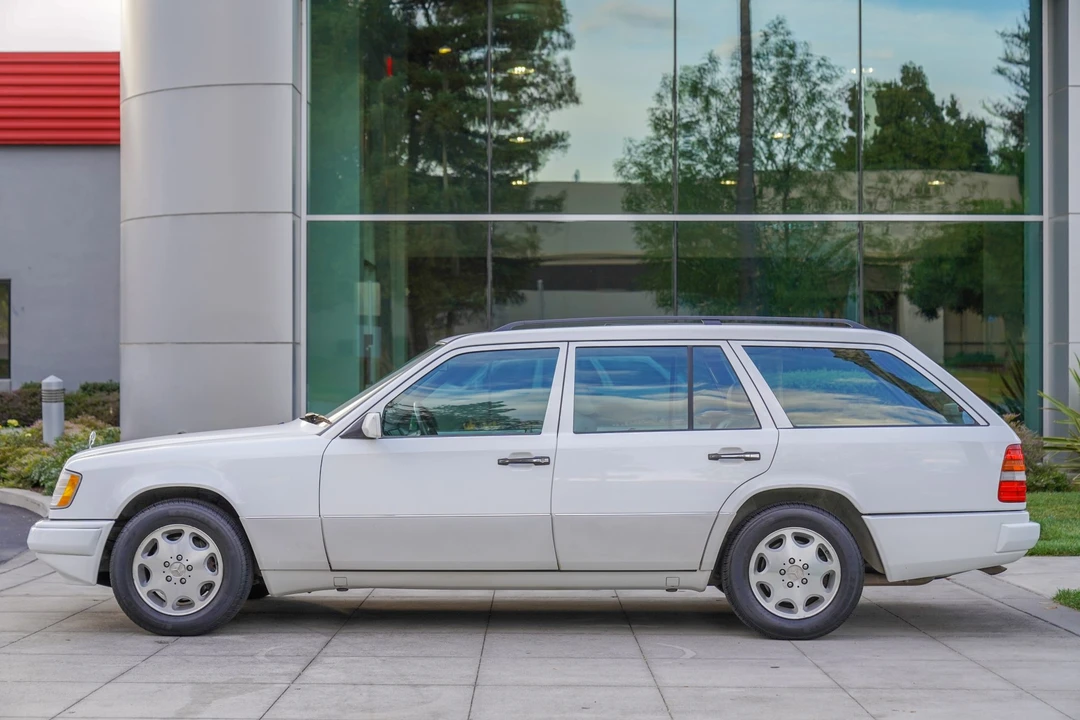 1995 Mercedes-Benz W124 E-Class - Image 3 of 31