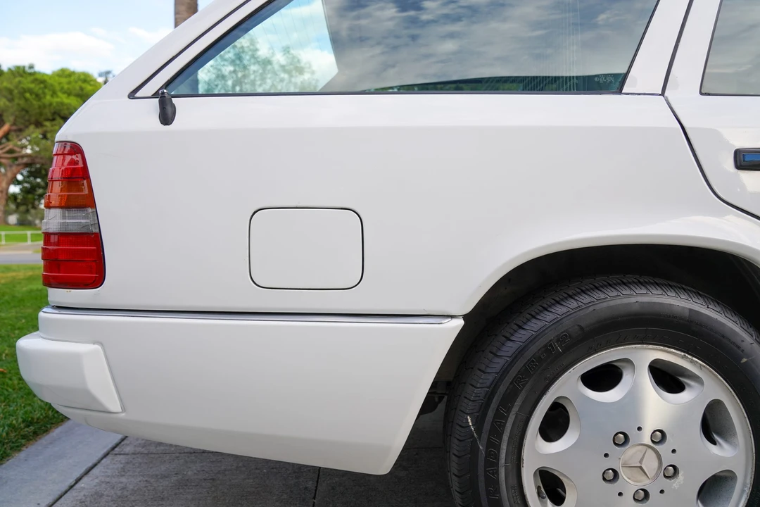 1995 Mercedes-Benz W124 E-Class - Image 29 of 31