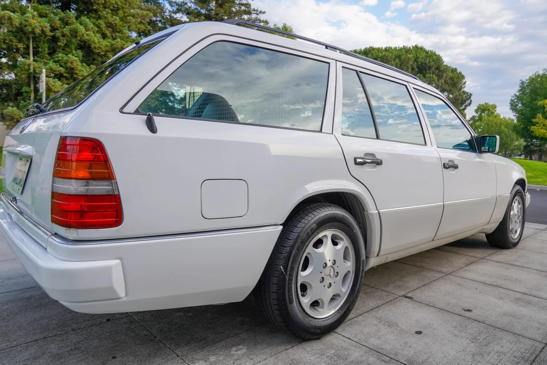 1995 Mercedes-Benz W124 E-Class - Image 15 of 31