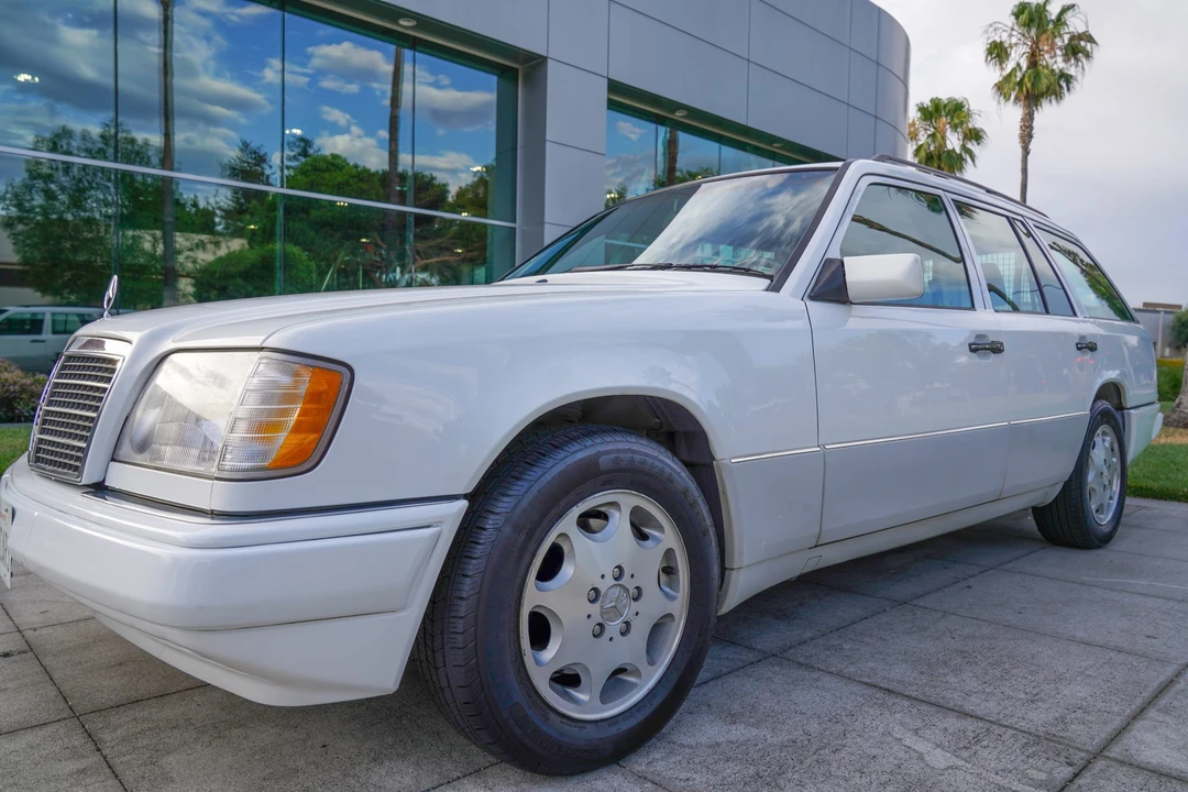 1995 Mercedes-Benz W124 E-Class - Image 11 of 31