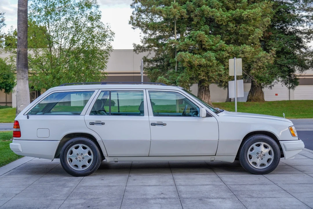 1995 Mercedes-Benz W124 E-Class - Image 17 of 31