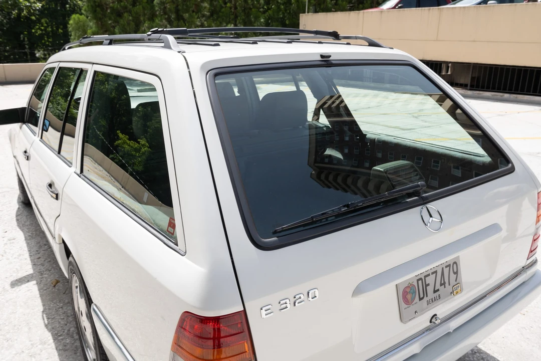 1995 Mercedes-Benz W124 E-Class - Image 27 of 31