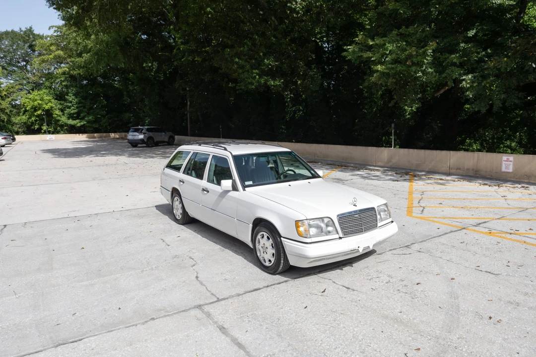 1995 Mercedes-Benz W124 E-Class - Image 13 of 31