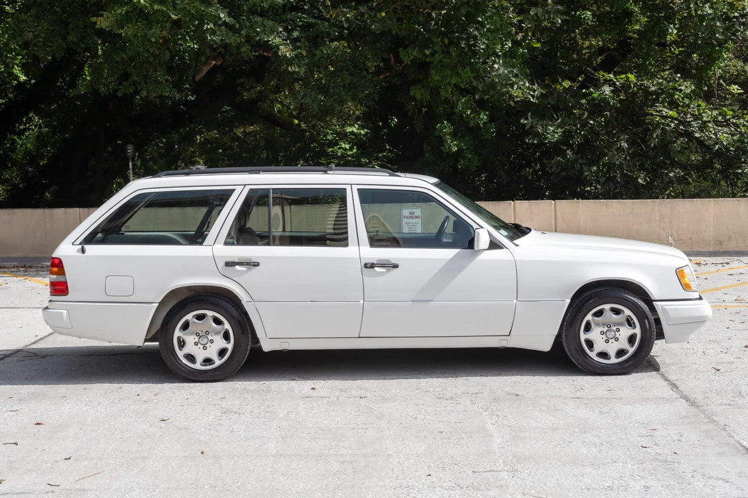 1995 Mercedes-Benz W124 E-Class - Image 11 of 31