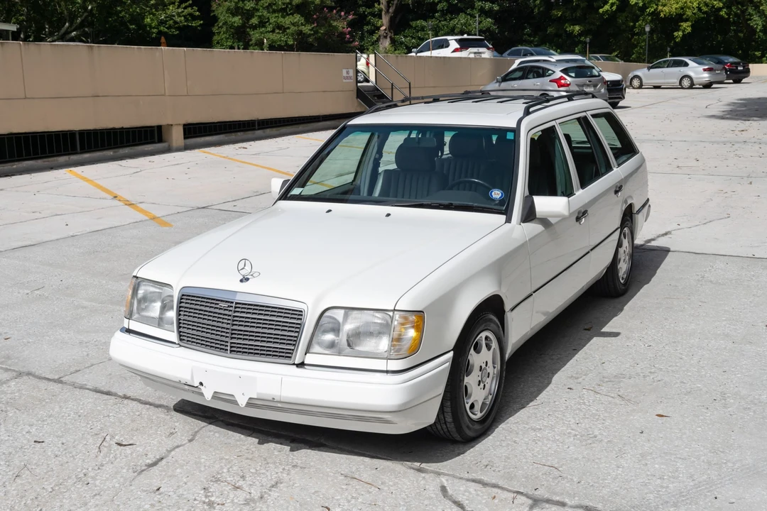1995 Mercedes-Benz W124 E-Class - Image 2 of 31