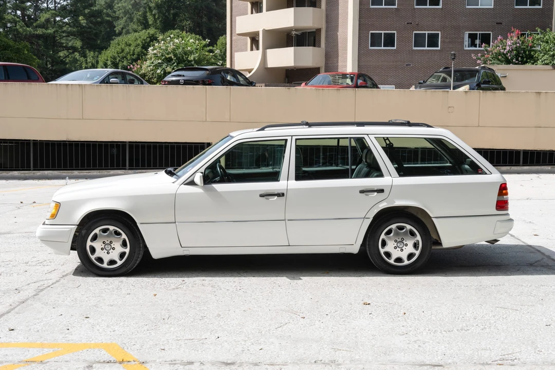 1995 Mercedes-Benz W124 E-Class - Image 5 of 31
