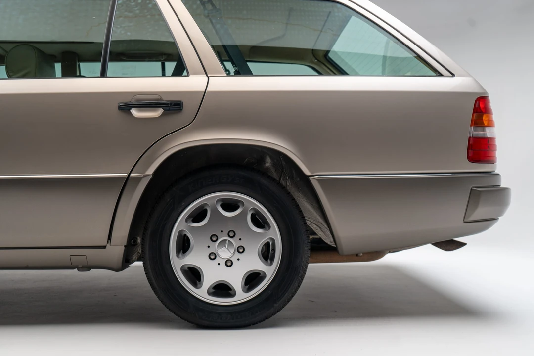 1995 Mercedes-Benz W124 E-Class - Image 17 of 31