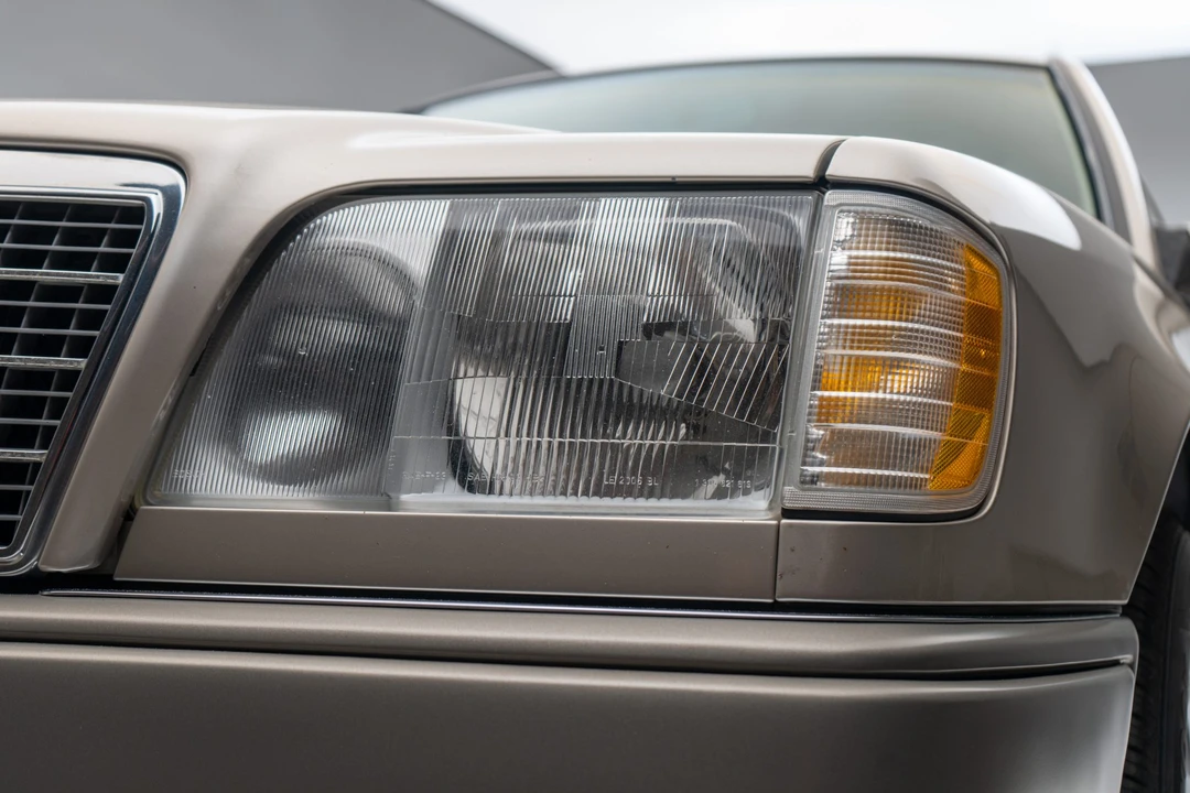 1995 Mercedes-Benz W124 E-Class - Image 29 of 31