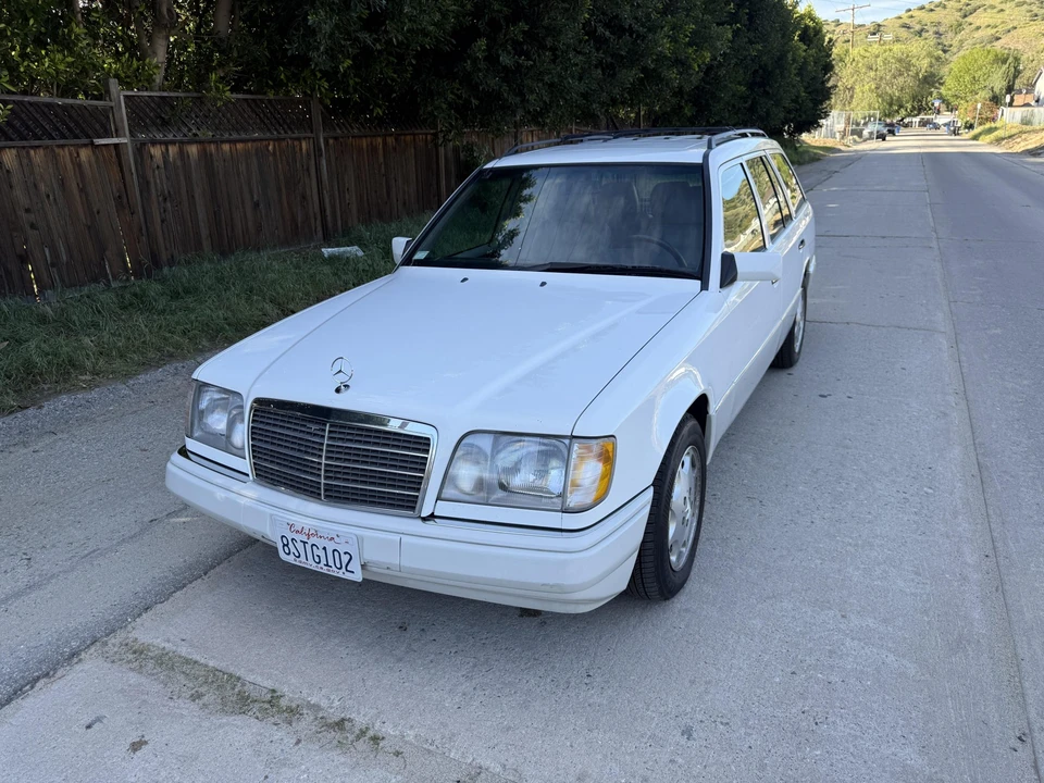 1995 Mercedes-Benz W124 E-Class - Image 2 of 31
