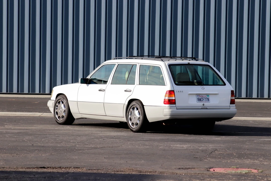 1995 Mercedes-Benz W124 E-Class - Image 13 of 31