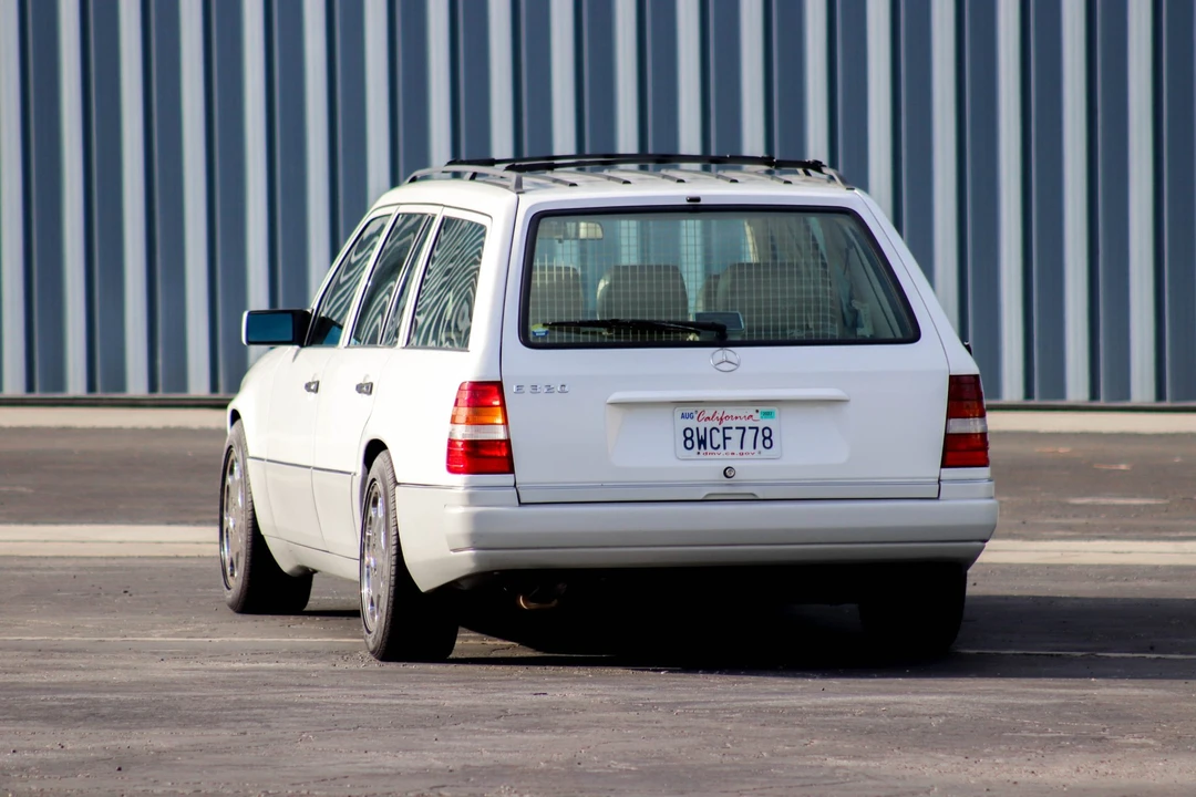 1995 Mercedes-Benz W124 E-Class - Image 17 of 31