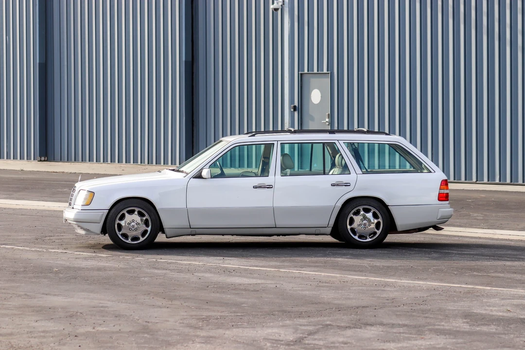 1995 Mercedes-Benz W124 E-Class - Image 11 of 31