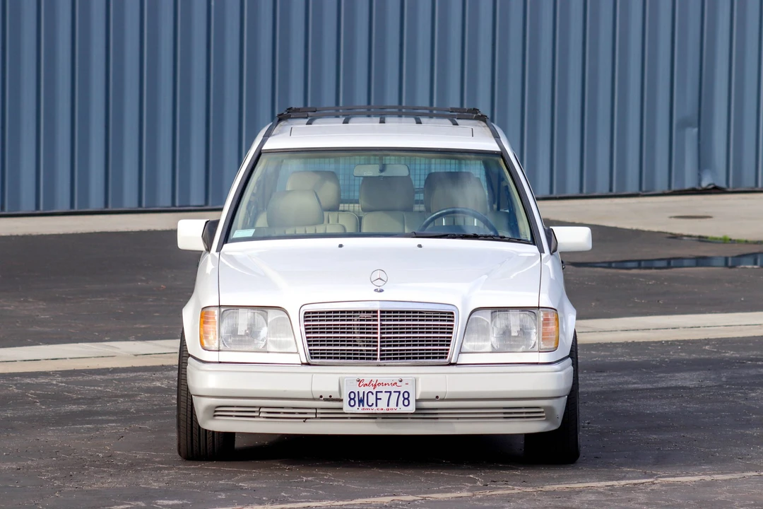 1995 Mercedes-Benz W124 E-Class - Image 2 of 31