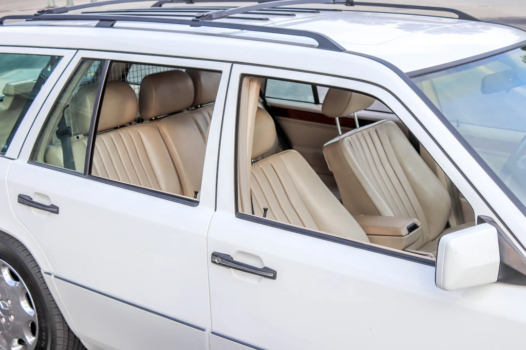 1995 Mercedes-Benz W124 E-Class - Image 30 of 31