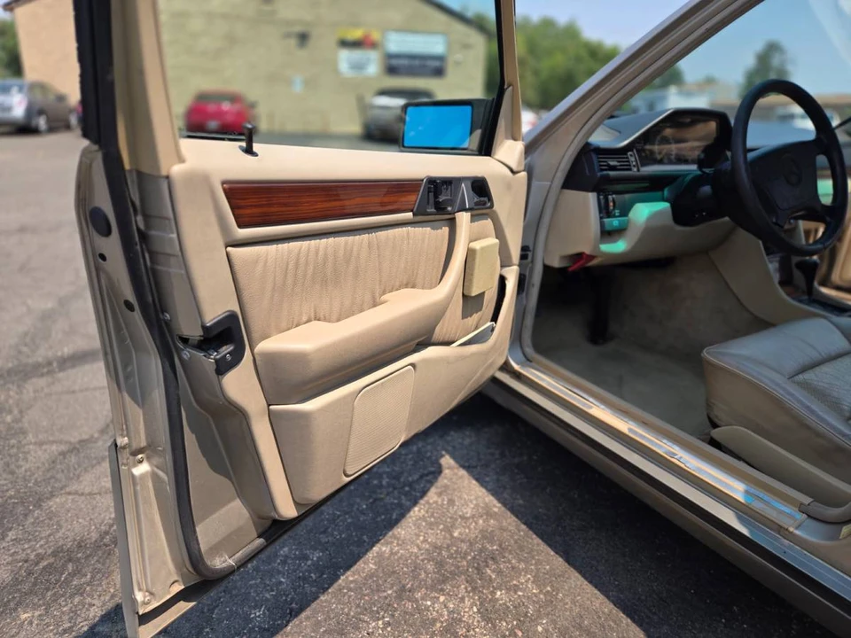 1995 Mercedes-Benz W124 E-Class - Image 11 of 21