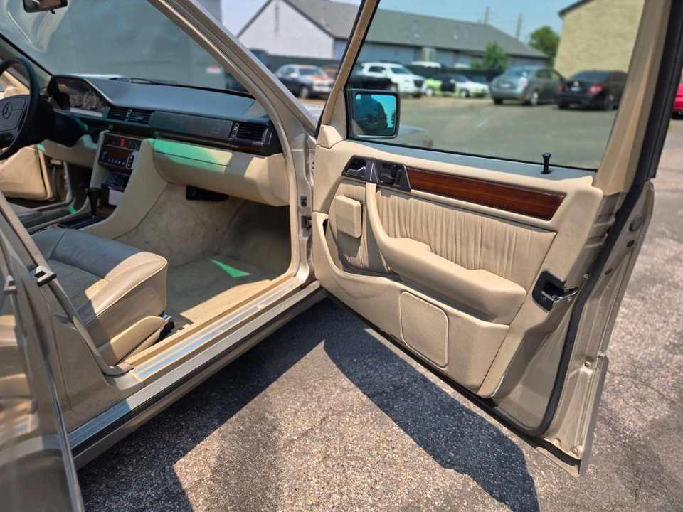 1995 Mercedes-Benz W124 E-Class - Image 6 of 21