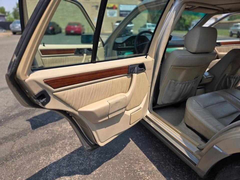 1995 Mercedes-Benz W124 E-Class - Image 12 of 21