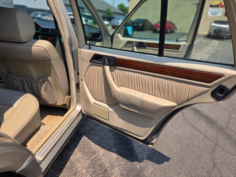 1995 Mercedes-Benz W124 E-Class - Image 7 of 21