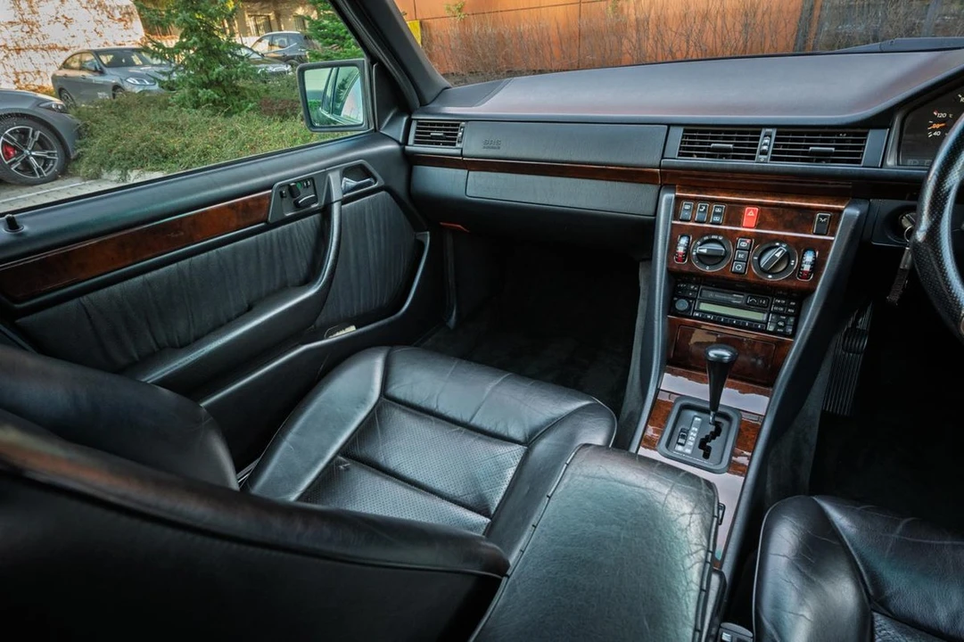1995 Mercedes-Benz W124 E-Class - Image 27 of 30