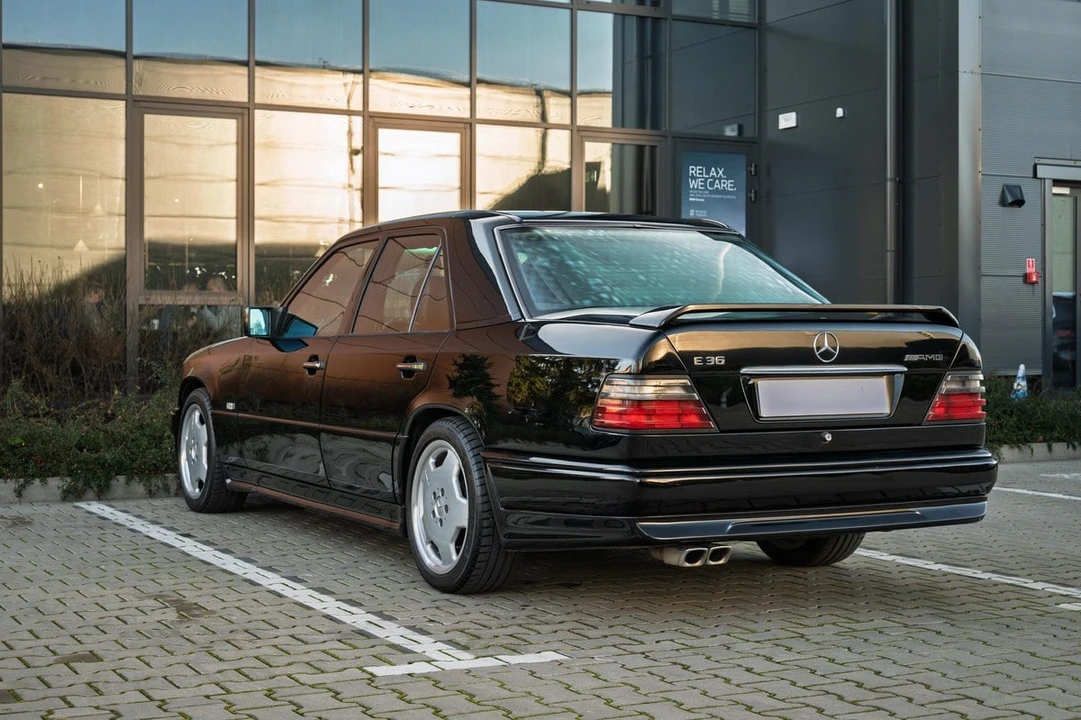 1995 Mercedes-Benz W124 E-Class - Image 11 of 30