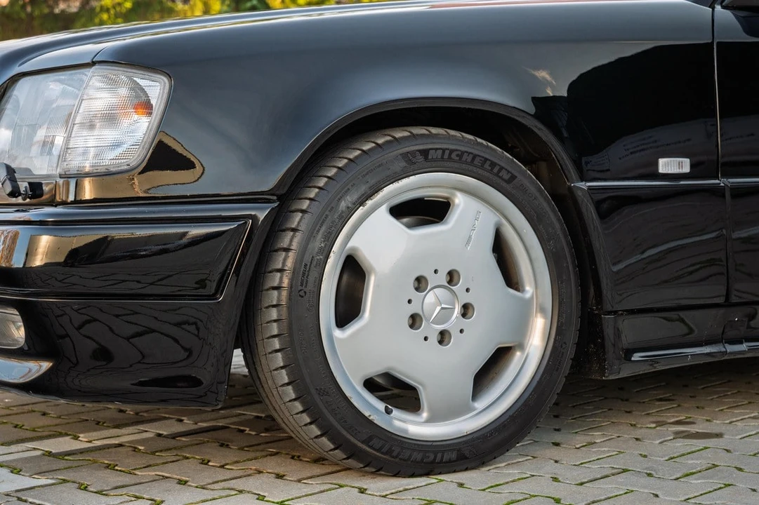 1995 Mercedes-Benz W124 E-Class - Image 12 of 30