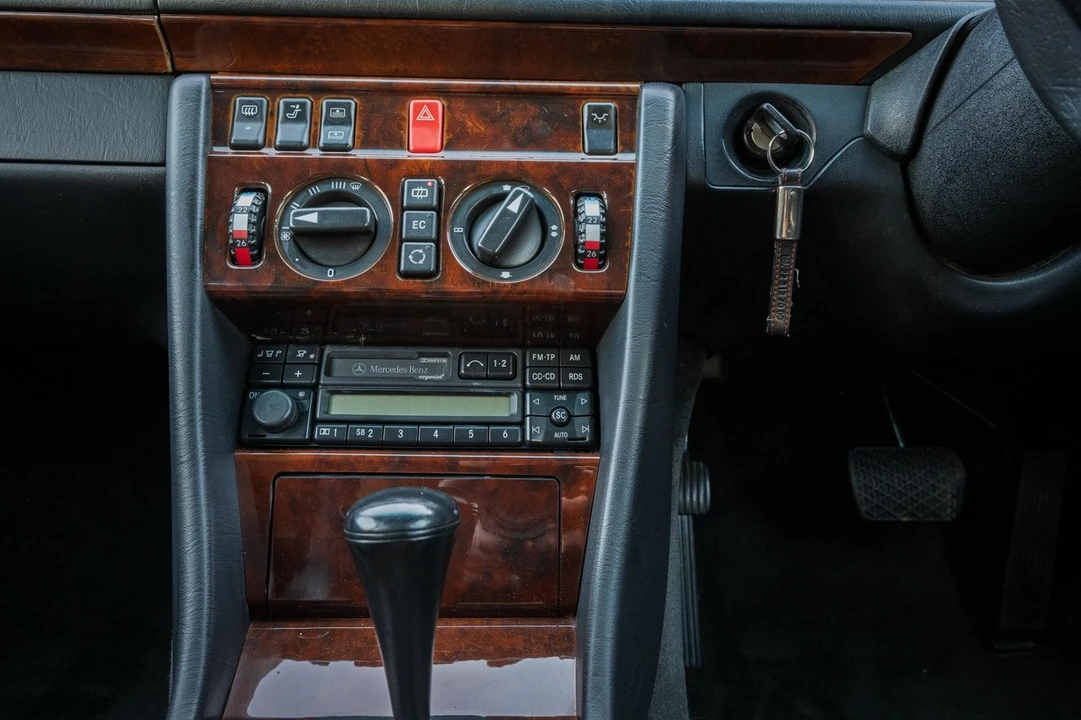 1995 Mercedes-Benz W124 E-Class - Image 22 of 30
