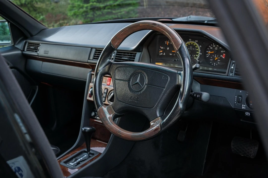 1995 Mercedes-Benz W124 E-Class - Image 18 of 30